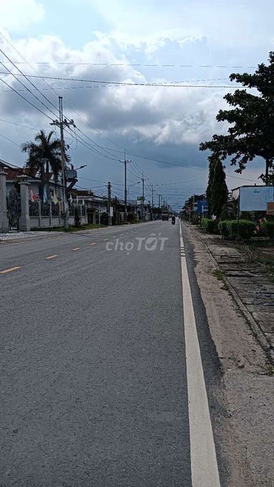 Bán Đất vườn ,có sẵn nhà cấp 4 và cây ăn trái, tiện làm nhà vườn