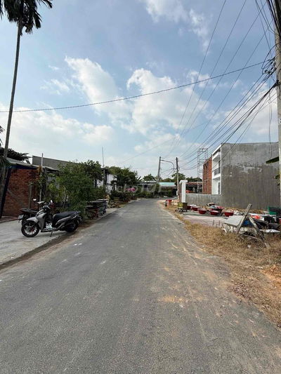 ĐẤT Bến Cát  MẶT TIỀN BUÔN BÁN 1ty1 ngang 9m sổ riêng