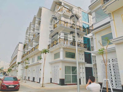 Nhà cao cấp SHR ngay võ văn kiệt