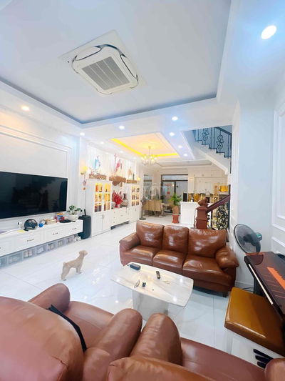 👉Đường Xe Hơi 6m - DT: Ngang 5,3x15 - Nhà Đúc 4 Tầng - Cạnh Vườn Lài -