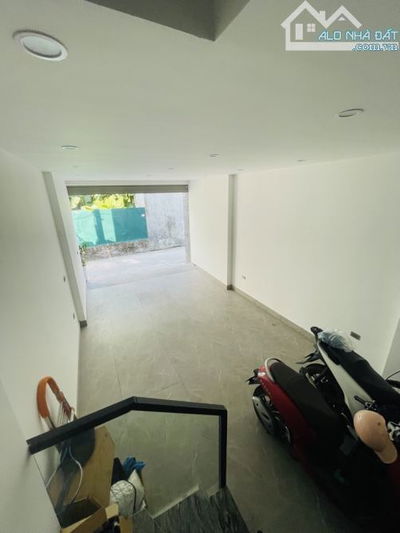 SIÊU PHẨM PHỐ TRẠM - GARA Ô TÔ THANG MÁY HIẾM BÁN