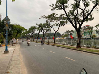 bán nhà 2 tầng 79m2 5PN ngay đường lò gốm quận 6