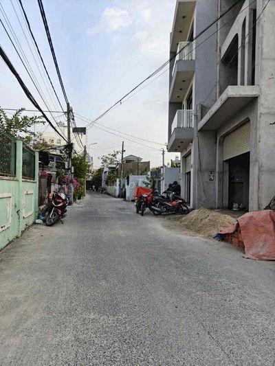 cc bán lô góc đẹp ngay Chợ Bắp , sát Quận 12 dtsd 120m2 đường 6m thông