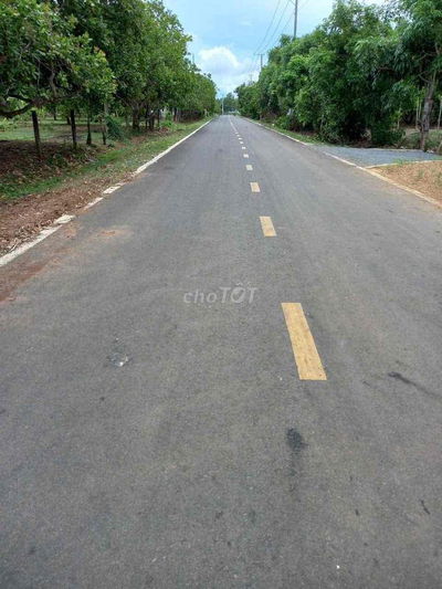 MỘT LÔ ĐẤT ĐẸP NHẤT THỊ TRẤN ĐẤT ĐỎ  MẶT TIỀN ĐOÀN CHUNG CÒN,  Dt 1008