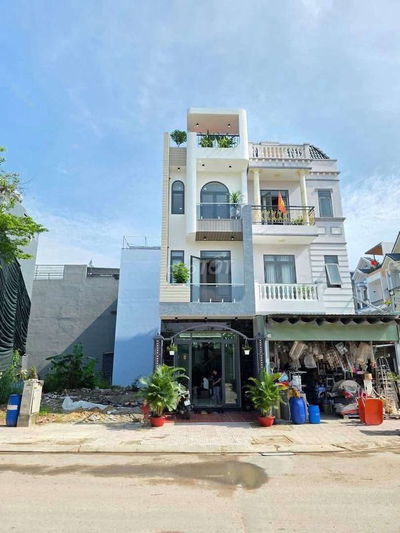 Nhà mặt tiền kinh doanh sổ hồng hoàn công trang bị thang máy