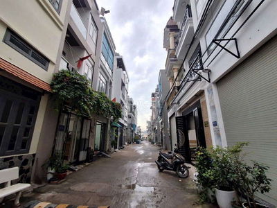 Bán nhà 3 tầng, 52m², hẻm xe hơi Lã Xuân Oai, Long Trường, Quận 9 .