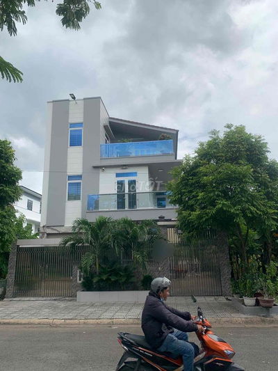 NHÀ PHỐ 2MT, 380M ², 1T3L, SÀN TRỐNG, ĐIỆN NLMT – NGAY CHUNG CƯ