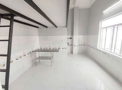Phòng trọ cao cấp 30M2 gác cao 1M9 có máy lạnh giá Sinh Viên