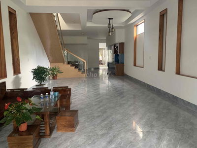 Chào bán nhà 3 tầng 360m2 sàn thôn Yến Nê 1 - cách 605 200m