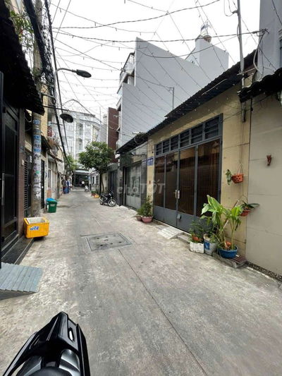 Cho thuê nhà Ngõ Hẻm Đường T8
DT 4,3x10m 1 trệt 2 lầu 3pn 4wc