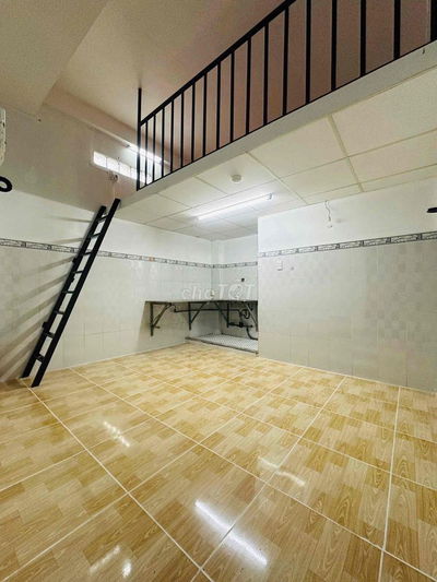 Phòng mới sạch sẽ thang máy gác bếp wc ban công thoáng mát