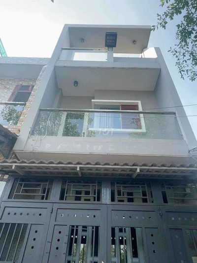 Bán nhà KDC Bình Phú đối diện công viên