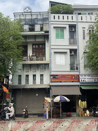 CHO THUÊ NHÀ 4 TẦNG CĂN  GÓC 2 MẶT TIỀN LÊ TRỌNG TẤN 4,7x16M NH 9,3M