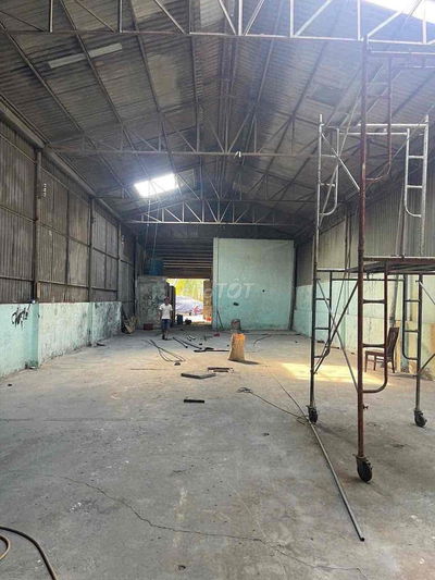 KHO XƯỞNG TƯ BỐN XÃ ( 400m2 )