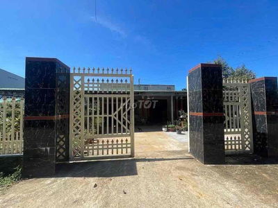 chủ kẹt bank cần bán gấp căn nhà vườn