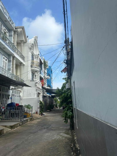 Cần bán nhà phố khu đồng bộ 3 tầng phường đông hưng thuận q12