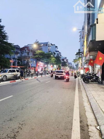 Mặt Phố Tôn Đức Thắng Hàng Bột Đống Đa 40m 18Tỷ 6Tầng Mt3.5m Vỉa Hè Oto Kinh Doanh Đẳng C