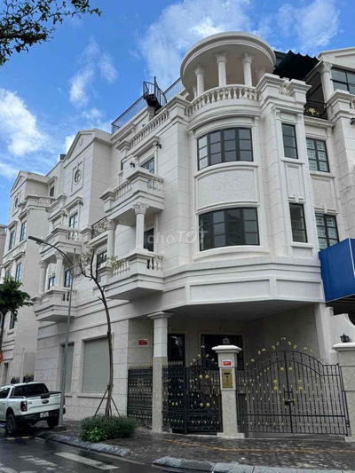 Cho thuê biệt thự 2 MT. Cityland P10 500m2 sàn có hầm nhà mới 100% !