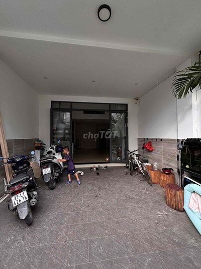 Cho thuê tầng trệt