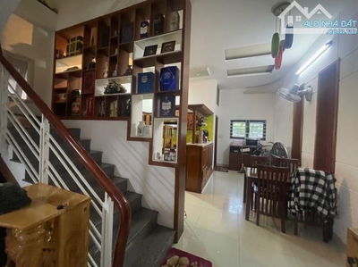 Bán nhà 3 tầng mới MT Phùng Chí Kiên. Nhà mới ở ngay100m2. Giá rẻ.