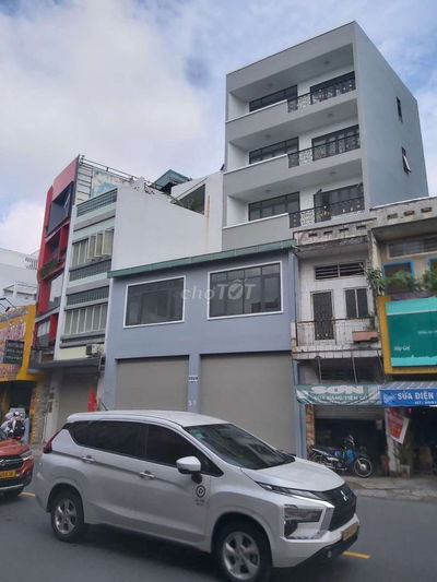 Mặt bằng đường Lạc Long Quân 210m2 , trệt với lầu 1