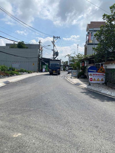 Bán lô đất 77.4m2, 4x19.3, thổ cư 72.4m2, mặt tiền Đ. Long Phước, Q9