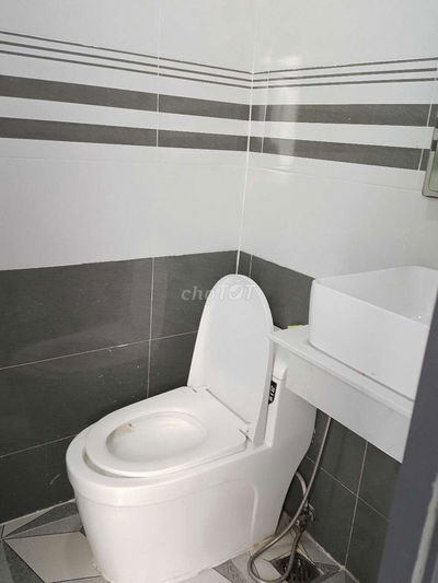 Nhà cho thuê nguyên căn. 1 căn ra mặt đường hẻm xe hơi