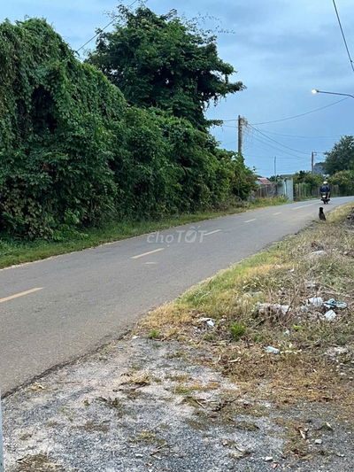 BÁN ĐẤT TẶNG NHÀ C4 NGAY CHỢ LÁNG DÀI VŨNG TÀU, CÁCH CHỢ 800M