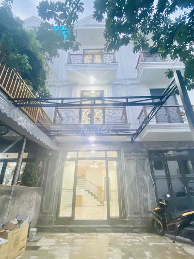 Nhà Phố mới 210m cho Thuê Ngay Sân Vận Động Dĩ An 4 phòng ngủ