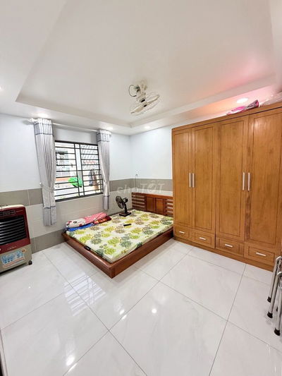 Lê Văn Việt - Nhà 4 tầng - 72m2 - HXH - 4PN - Nhỉnh 5 tỷ tặng Nội thất