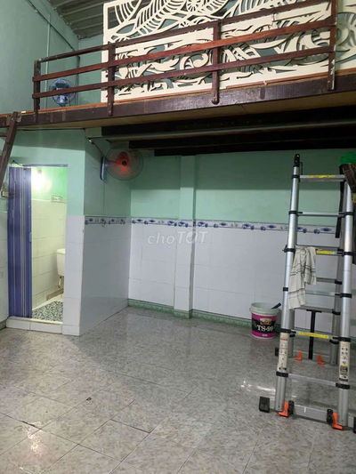 Phòng trọ 15m2 có gác giá rẻ gần chợ căn cứ