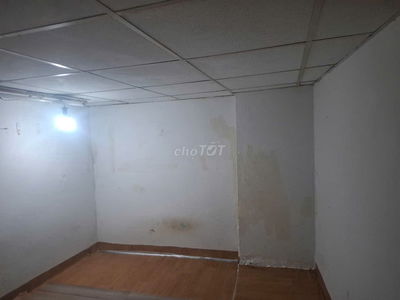 P lâu 1 , wx riêng gần chợ pham v hai,bờ kế trường sa