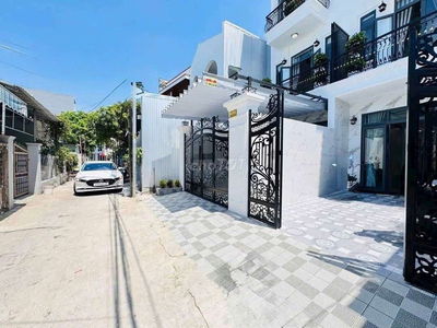 Bán siêu phẩm 3 tầng kiệt oto Nguyễn Huy Tưởng, 90m2, giá 4ty750