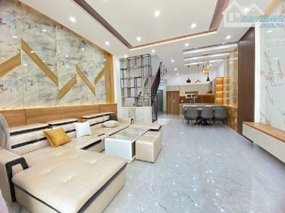 🔥 NHÀ MẶT TIỀN HOÀ XUÂN – 3 TẦNG MỚI CỨNG – ĐƯỜNG 7.5M – KHU DÂN CƯ CAO CẤP 🔥