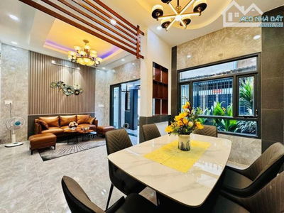 Cần bán căn Bạch Đằng, Bình Thạnh.Đang cho thuê 14tr. Giá: 3 tỷ 200tr/65,3m2. sổ riêng.