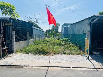 Bán gấp 141M2 580 triệu full thổ ngay bệnh viện Xuyên Á sổ hồng riêng