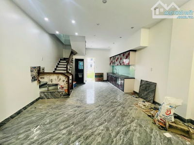 Bán nhà 3 tầng Quỳnh Hoàng, Nam Sơn 60m giá chỉ có 2,3x tỷ