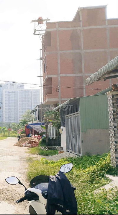 Bán lô đất ngang 5 đường số 27 P. Long Bình 80m2 giá 4 tỷ 8 TL.