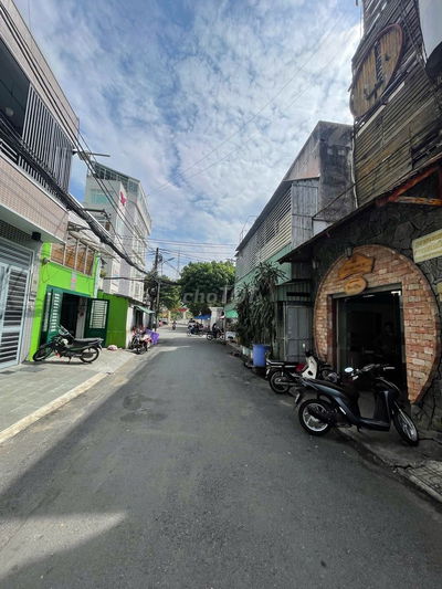 Cho thuê nhà 49/1 Hoàng Dư Khương gần Cao Thắng . hẻm 8m thông