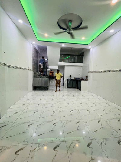 Mặt tiền họ Lê 4,6 x 8m 1lầu 2pn, nhà sạch sẽ