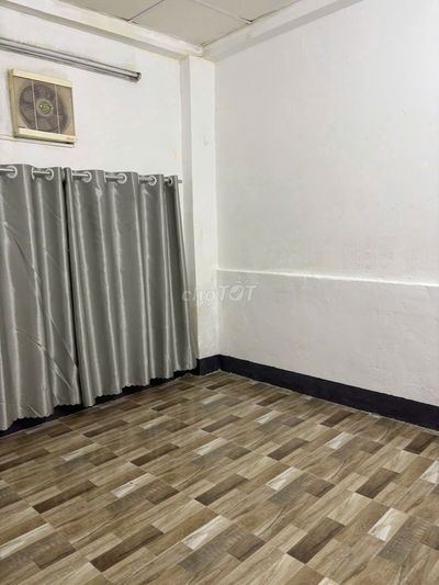Cho thuê 2 phòng, ngay chợ ql13 cũ, gần đh Luật và đh Nguyễn Tất Thành