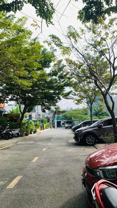 Nhà 4 tầng, 7pn, đường nhựa 12 có lề, nở hậu tài lộc. Ngay UB phường.