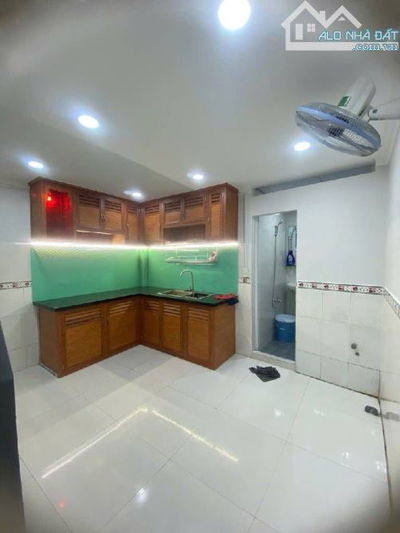 Bán nhà gần Nguyễn Thị Tần- Tạ Quang Bửu- DT 51m2- Ngang 4,3m- 5 phòng ngủ- hẻm oto- 6tỷ