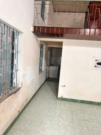 Bán đất tặng nhà C4 3 mặt thoáng