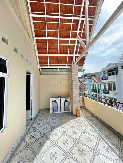 CHÍNH CHỦ PHÒNG MÁY LẠNH, TỦ LẠNH, TỦ ÁO ĐỒ -TÁCH BẾP, BAN CÔNG MÁT MẺ