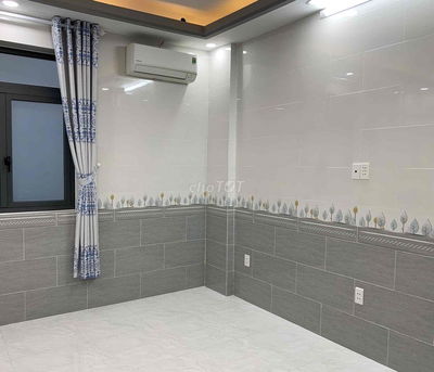 Cho nữ thuê phòng ban công lầu 2 có máy lạnh và kệ bếp