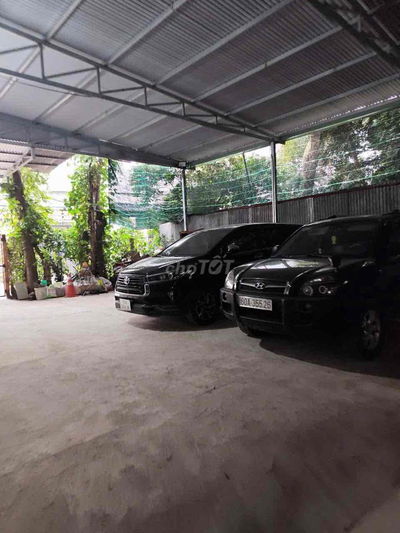 cho thuê mặt bằng 300m2 ngang 15m gần trường đại học lạc hồng