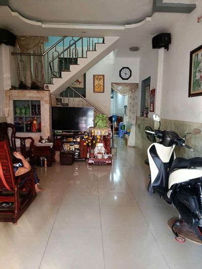 Thủ Đức 100m2 ,4pn ,4wc ngang khủng , hẻm thông, ô tô vào nhà