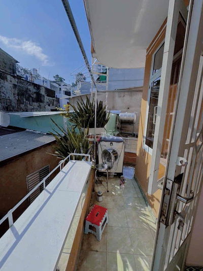 Phòng Quận 10 rộng 30m2 bancol chỉ tính điện nước 5tr2 chốt sớm nha