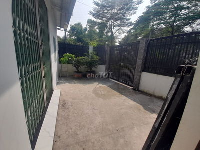 Nhà 2 tầng, 4 PN, 2WC, sân để xe rộng, hẻm xe hơi